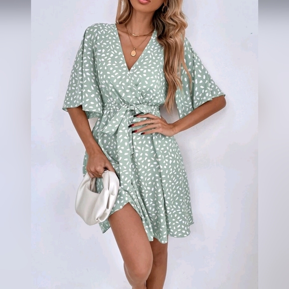 * New Boho Short Flutter Sleeve Wrap Front Dress Belted Green White - Picture 6 of 7
